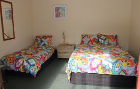 Queen/Single Room